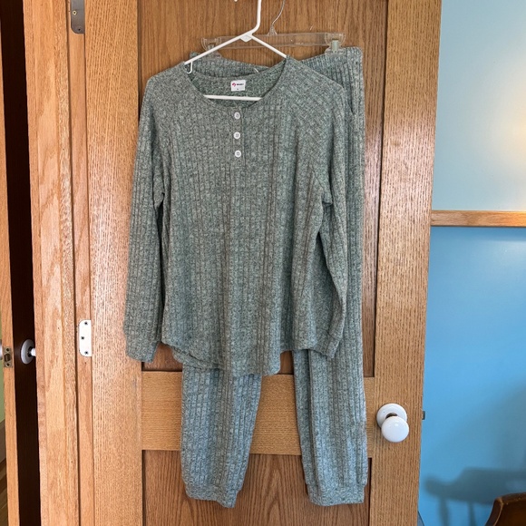 Wiholl Fuzzy Sage Green Pajama Loungewear Set Size Large - Picture 1 of 14